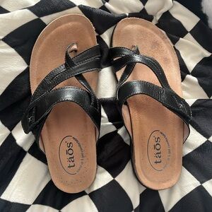 Taos Sandals size 6